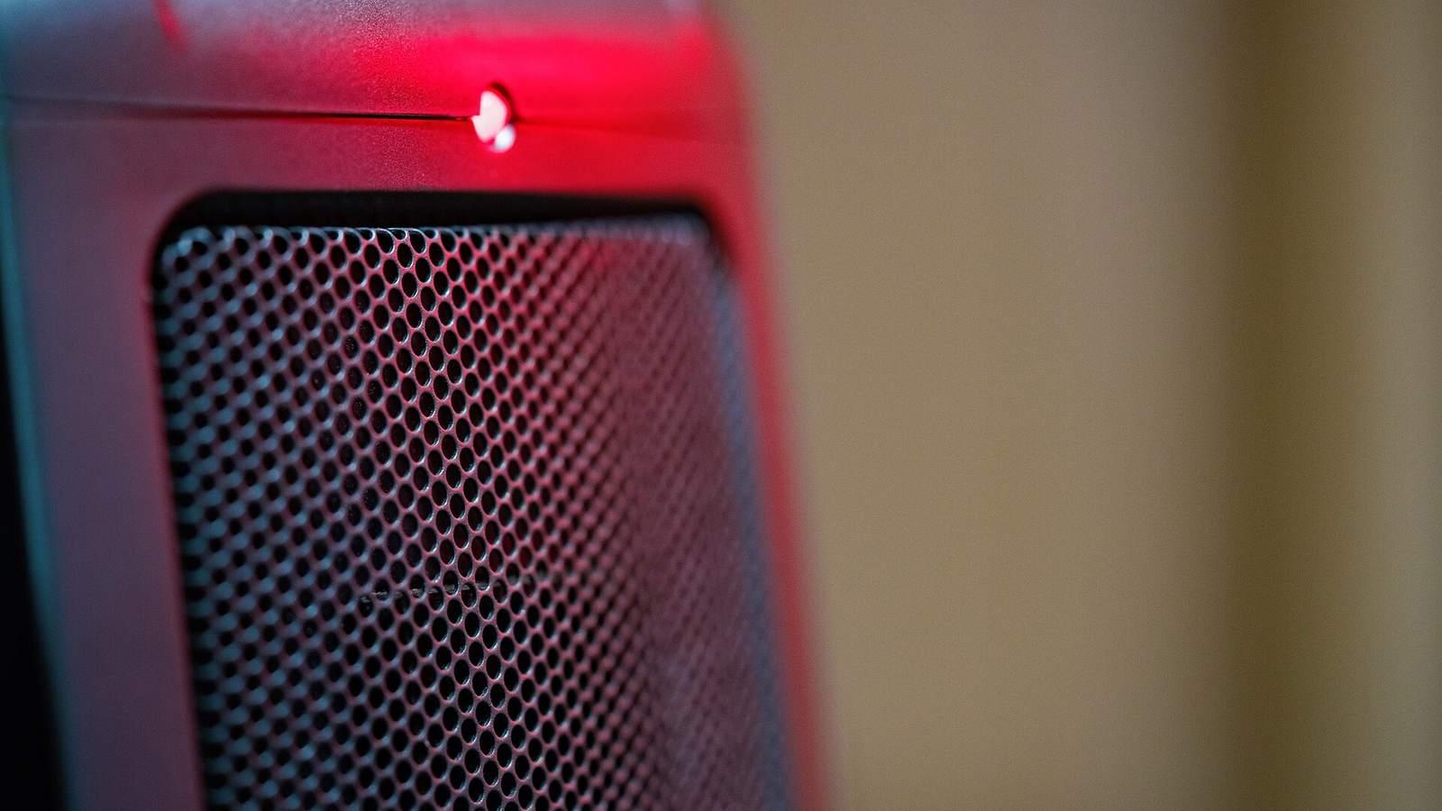 Radiateur soufflant électrique à élément céramique de 1 500 W, voyant lumineux rouge allumé