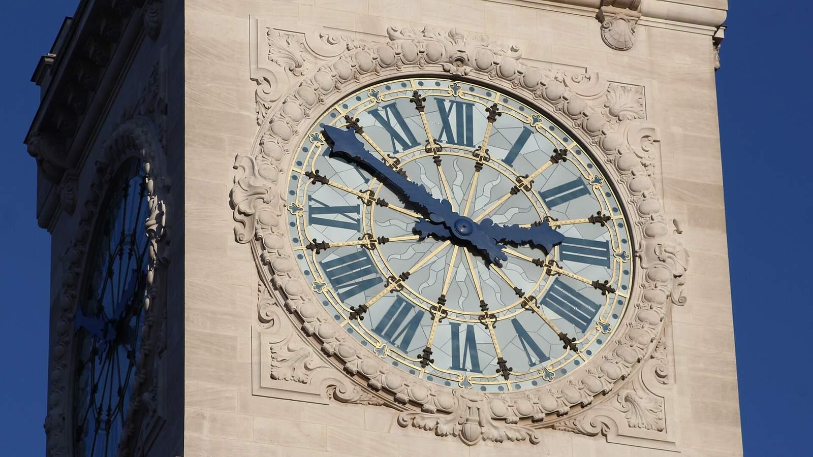 La tour de l'horloge de la gare de Lyon, à Paris, photographiée en décembre 2016
